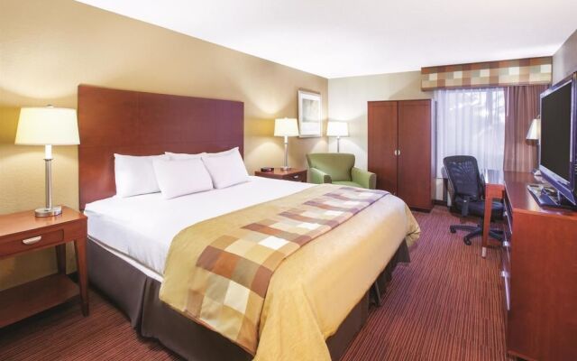 La Quinta Inn & Suites Canton