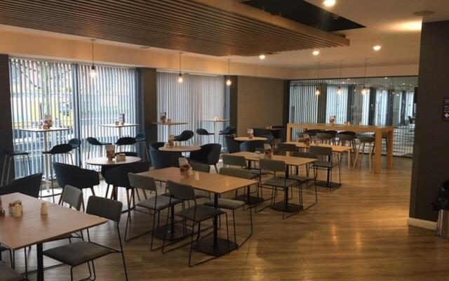 Holiday Inn Express Leeds City Centre Armouries by IHG