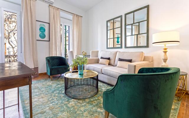 Modern 1 BD apartment in the city center. Recaredo V