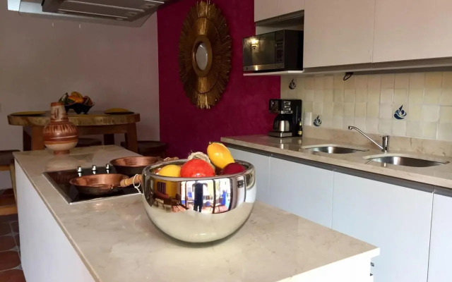 Casa Lotería -Pueblito Sayulita- Colorful, Family and Relax Experience with Private Parking and Pool