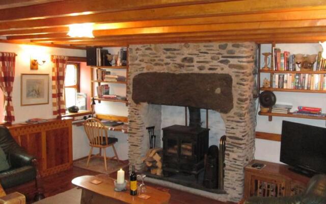 Holiday home Bron-Nant