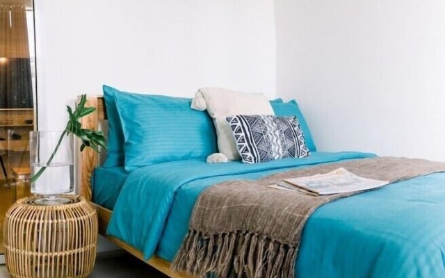 Sabrina's Crib by Azure 2 Bedroom near Airport