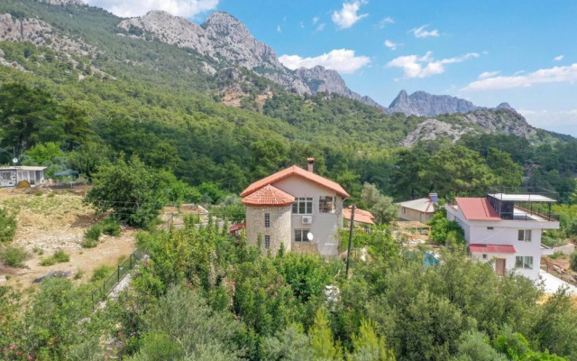 Secluded Villa With on Mountainside in Antalya