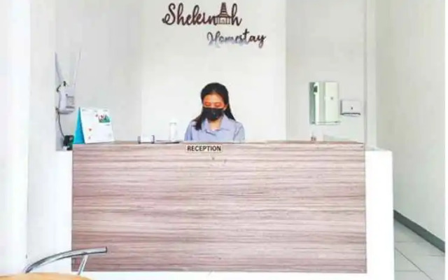 Shekinah Homestay & Cafe Waikabubak RedPartner