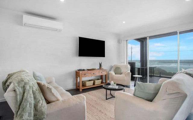 Mornington Esplanade Beachfront & SPA by Rss