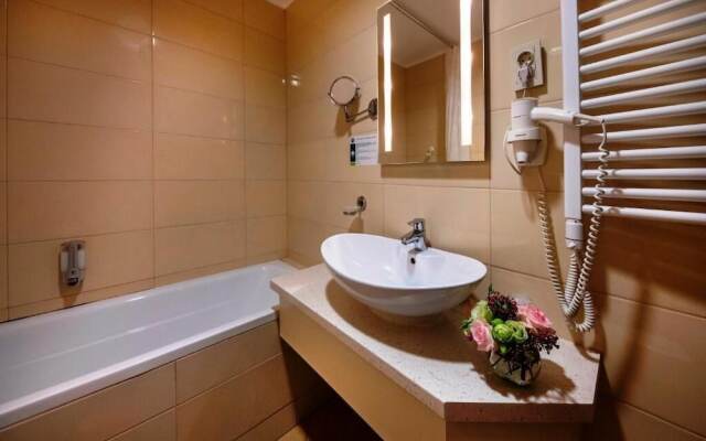Patak Park Hotel