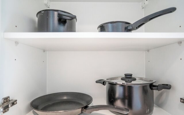 Tanin - Sleek Studio Offering Unobstructed City Views