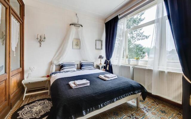 Chesterfield appartement -view on garden