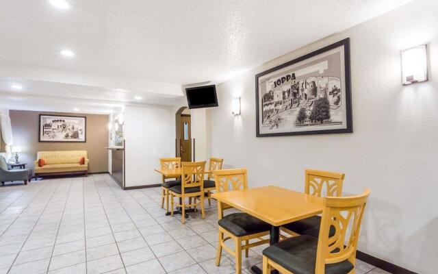 Super 8 Motel - Joppa