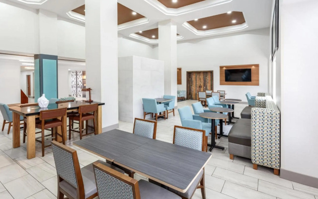 Holiday Inn Express & Suites Williamsburg by IHG