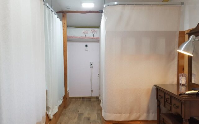 Tangzasalon Guesthouse