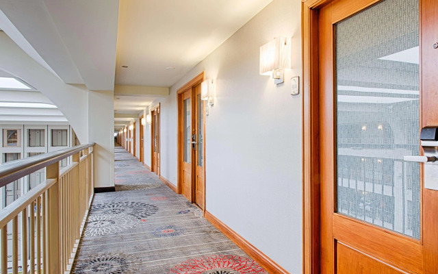 Embassy Suites by Hilton Chicago O'Hare Rosemont