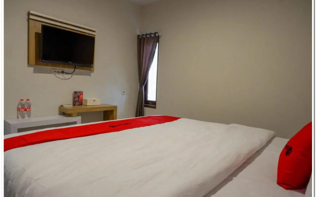 Kurnia Guest House by RedDoorz