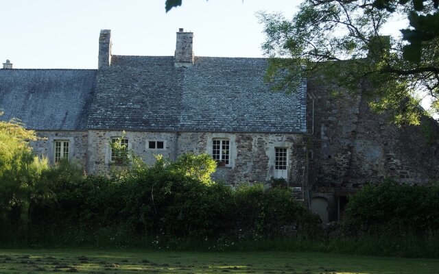 Prieure St Pierre de La Luthumiere