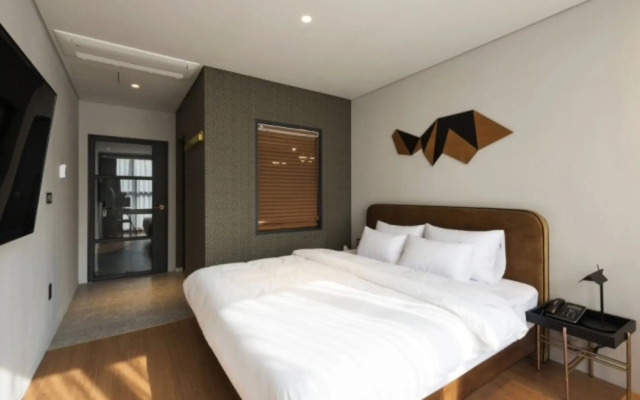 Hound Hotel Changwon - Jinhae Yongwon