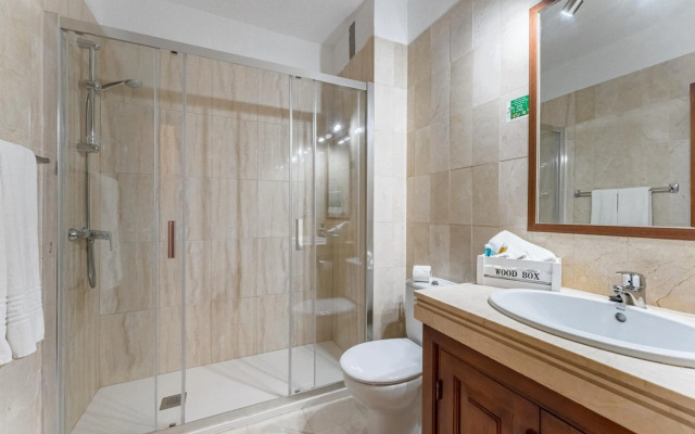 Klayman Olivina Aparthotel