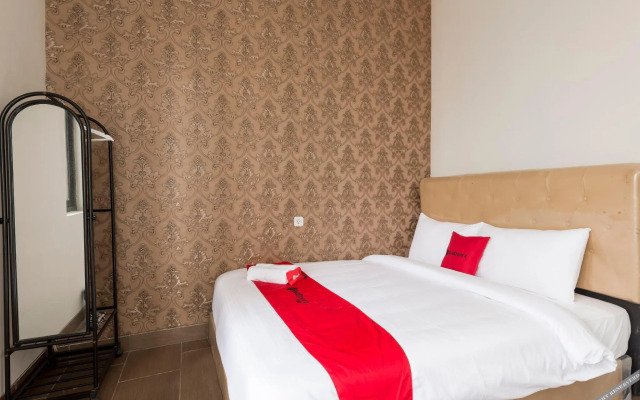 RedDoorz near Grand City Mall 2