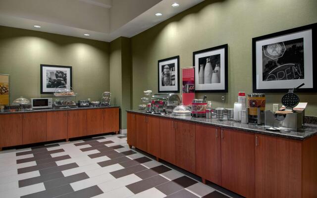 Hampton Inn and Suites Astoria