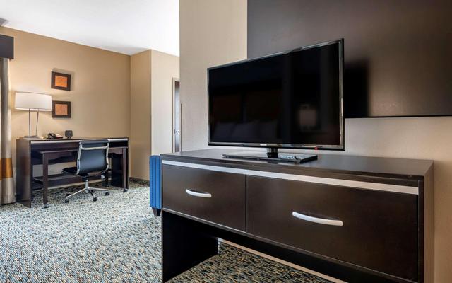 Comfort Suites Fort Lauderdale Airport South & Cruise Port