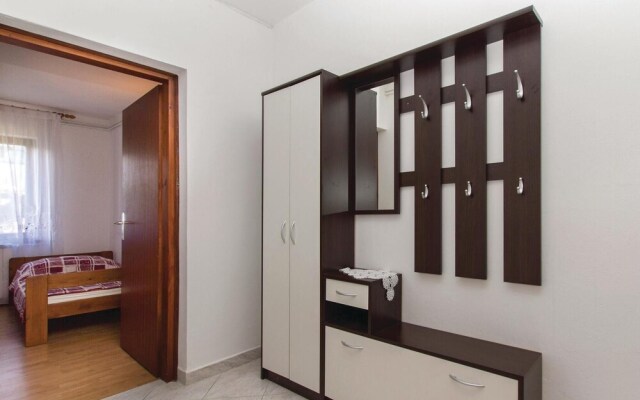 Amazing Home in Kapelica With Wifi and 2 Bedrooms