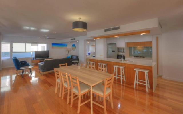 Maggies Beachfront Apartments