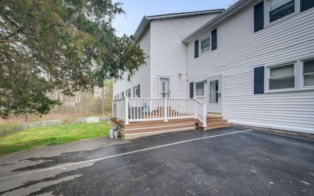 Spacious Triangle Townhome - Near Hiking & Golf!