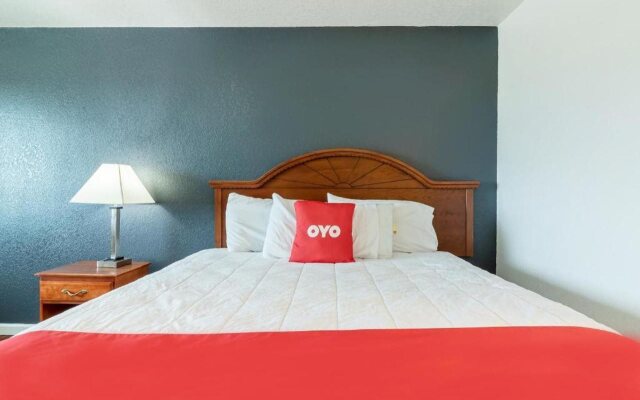 OYO Garden Inn and Suites Pearsall I-35 East