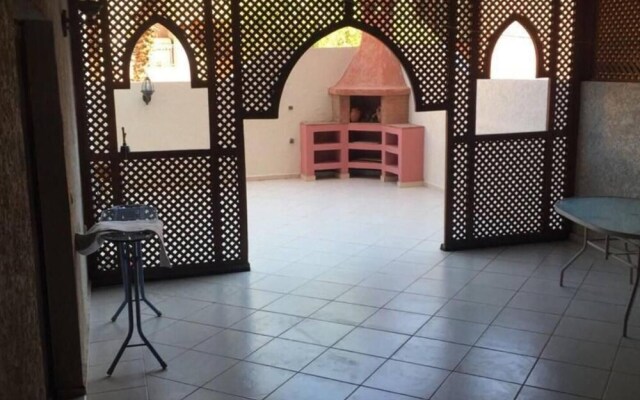 2 Bed Flat - Sleeps 6 - Hottub - Parking - Wifi