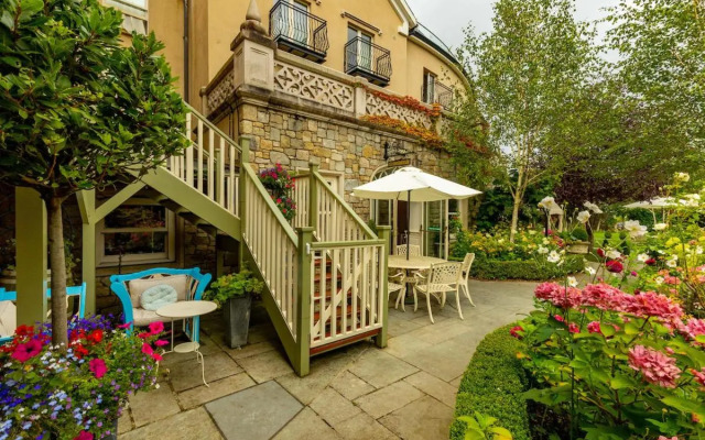 Step House Hotel