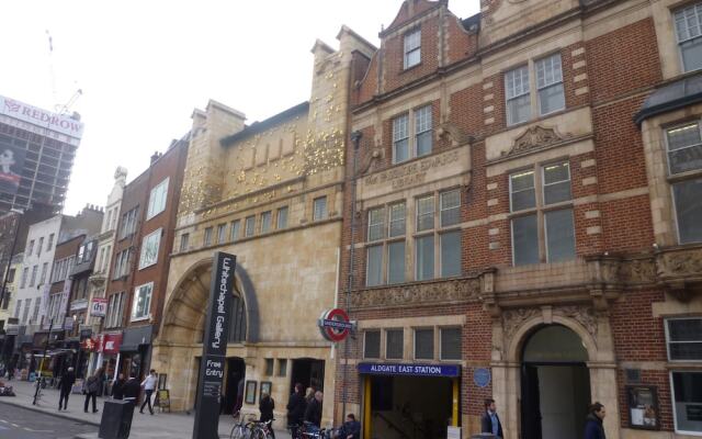 Modern 2 Bedroom House in Whitechapel