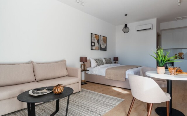 Cute and Perfectly Planned Studio With Balcony in Sunny Porto All Yours