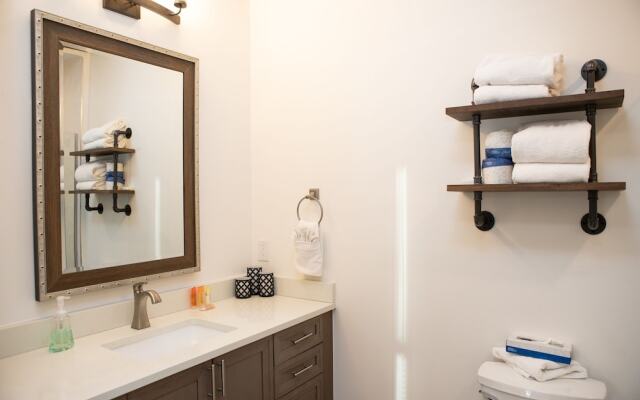 The Seasons 1818 2 Bedroom Condo by RedAwning