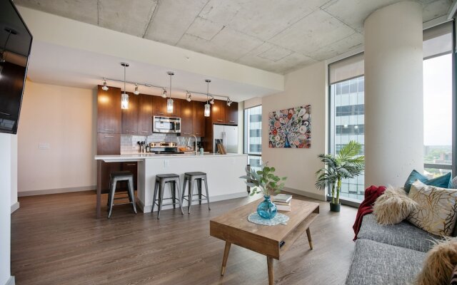 The Luxe Suites at University City
