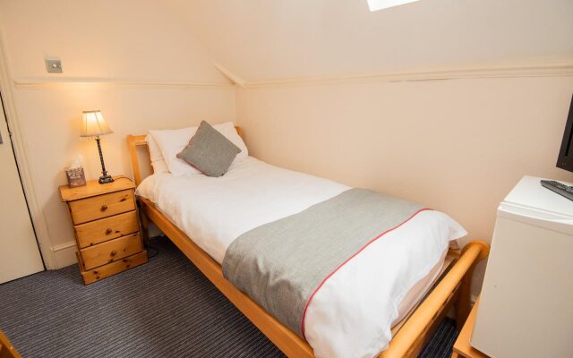 Airport Lodge