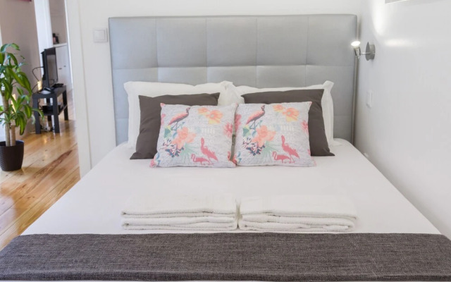 Penthouse Duplex in Alfama with Ac