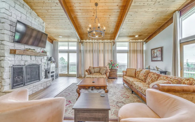 Serene Alto Cabin w/ Mountain Views & Fire Pit!