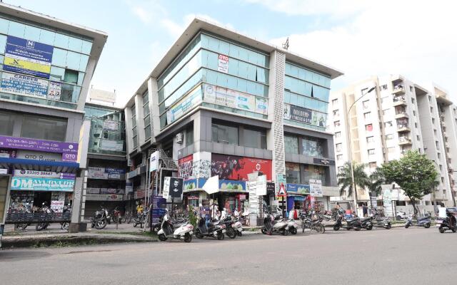 OYO 5799 Hotel Plaza Inn