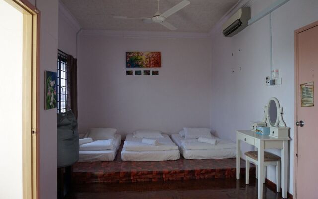 Three Little Birds Home - Hostel