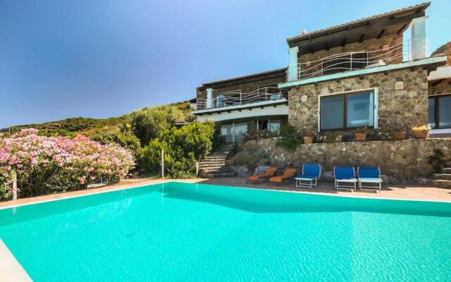 Villa Emmeline fronte mare 5 camere 6 bagni infinity pool WiFi per 12 persone