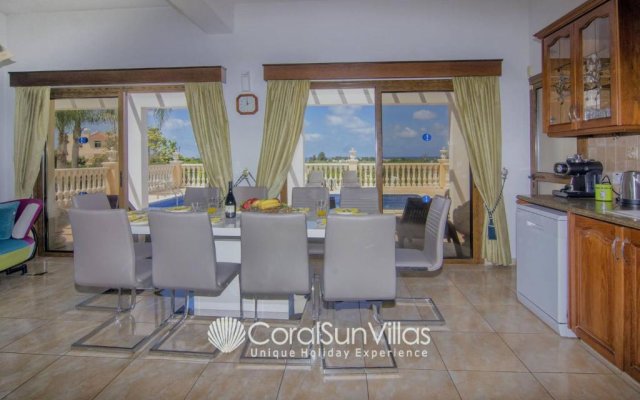 "fabulous Villa In Coral Bay Near Beach, Amenities"