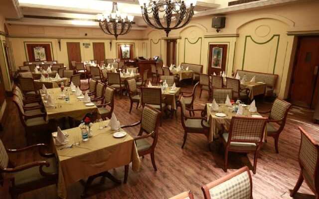 DLF Club 4