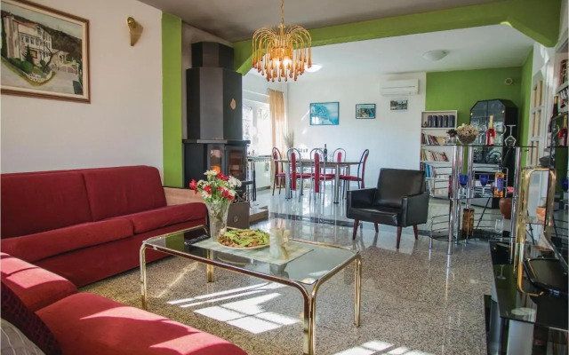 Three-Bedroom Holiday Home in Imotski