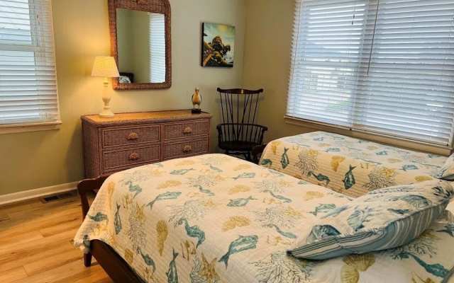 Beach Time 5 Bedroom Home by RedAwning