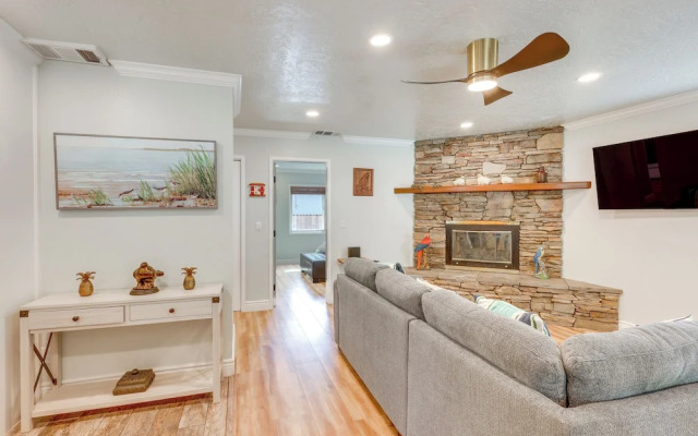 Near Slopes & Shores: Pet-friendly Sugarloaf Gem