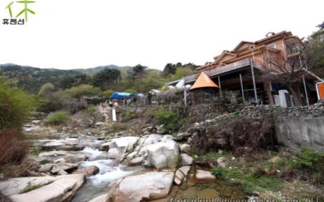 Sacheon Baegunimeomuneungot Pension