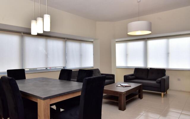 Bright and Spacious 2 Bedroom Apartment with Harbour View - 3