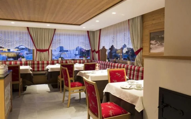 Adria Garni B&B Residence Corvara