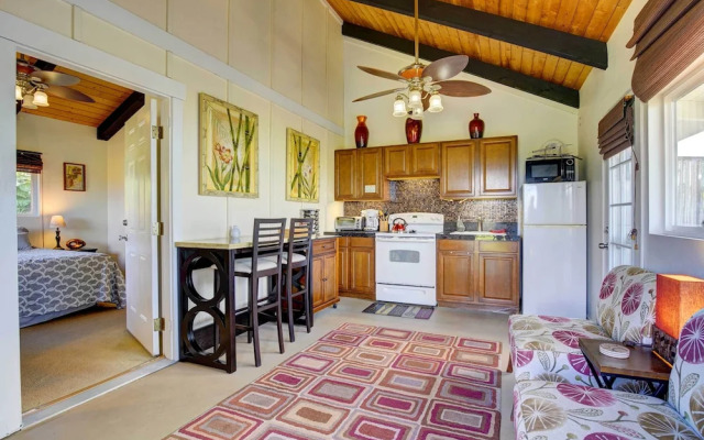 Charming Kailua-kona Apartment Near Hiking & Golf!