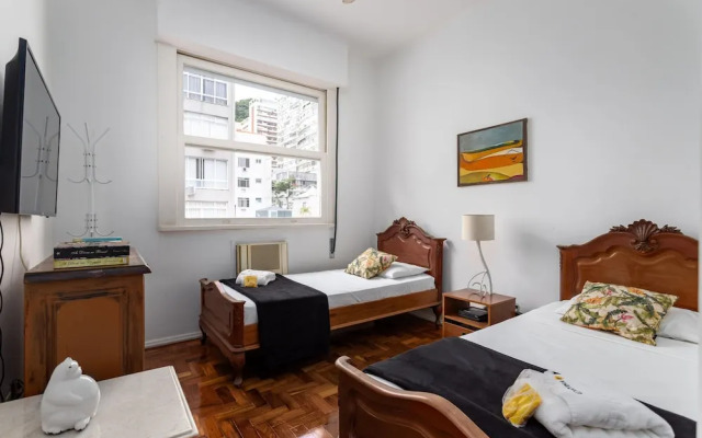 7 Minutes From Ipanema Beach Bt302b