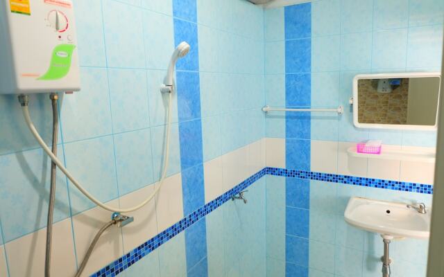 Thanaroj Guesthouse